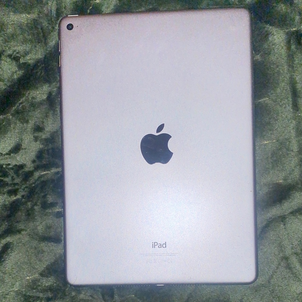 Apple iPad - Sleek Silver Finish, Good Condition